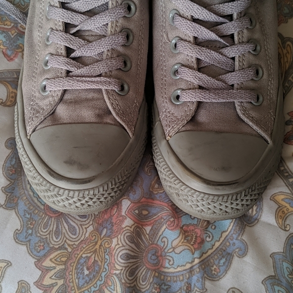 Converse - Picture 2 of 5